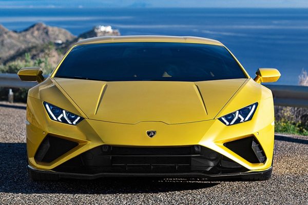 Rent Lamborghini Huracan